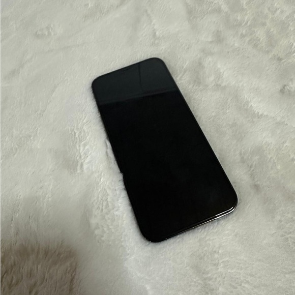 12 pro max phone SALE‼️ 128GB. NO BOX NO BOX NO BOX ONLY DE CELLPHONE AND CABLE - Picture 6 of 11